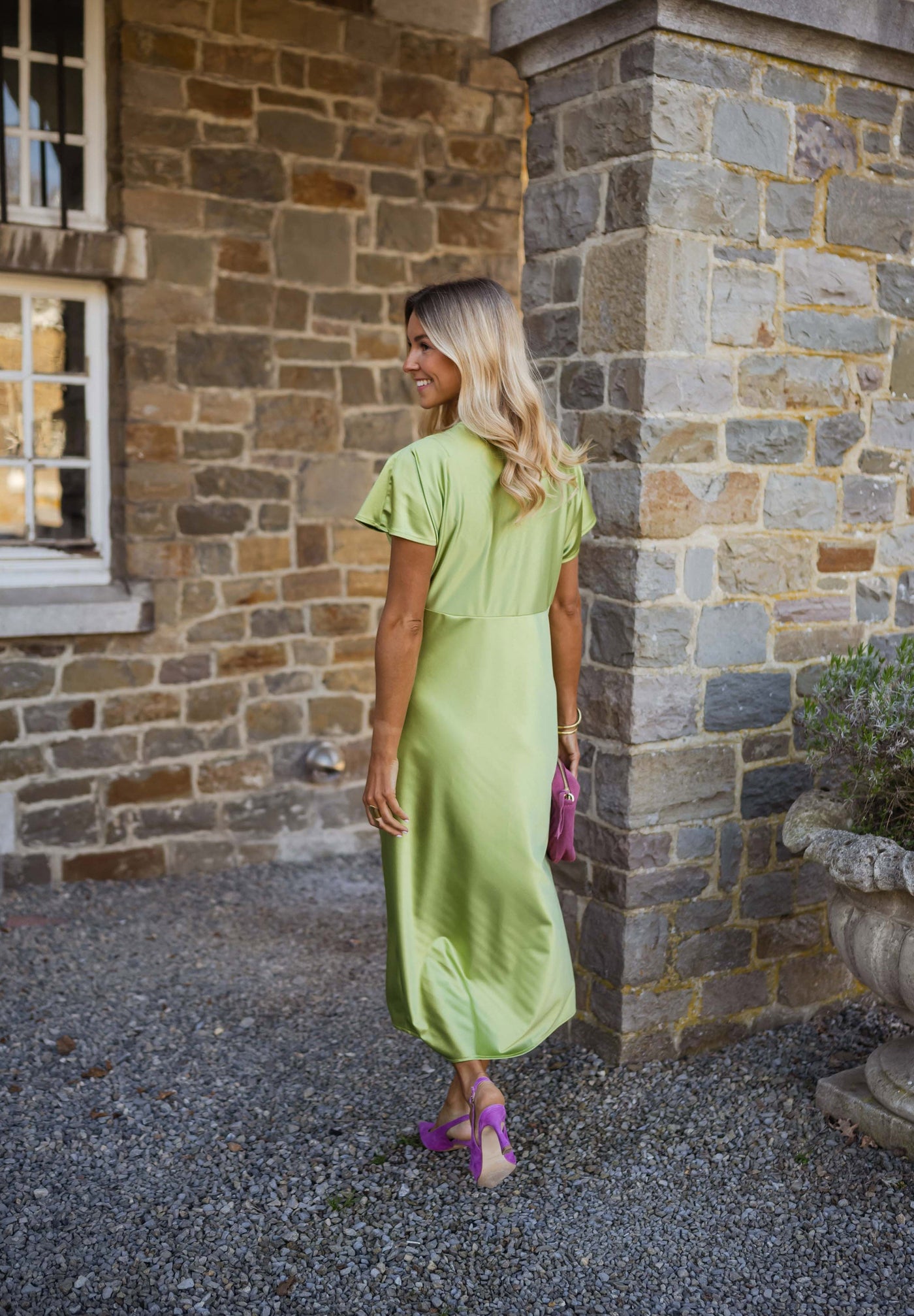 Mireille™ - Robe élégante en satin à col en V